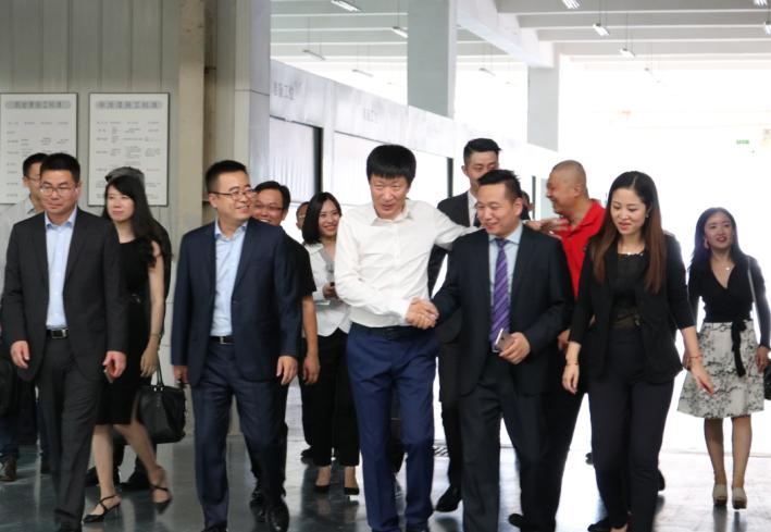 一汽-大众奥迪销售事业部执行副总经理荆青春先生到访四川华星名仕奥迪_腾凯融资租赁